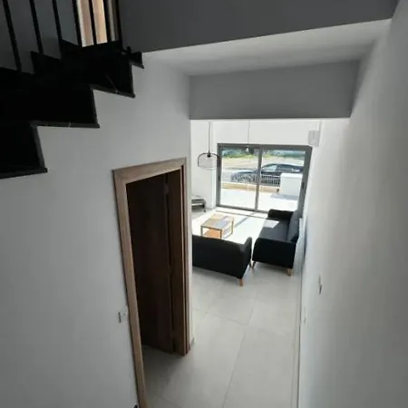 Niko's Urban Living Дом отдыха