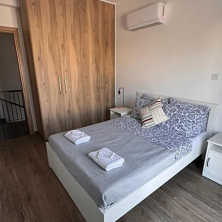 Niko's Urban Living Дом отдыха *