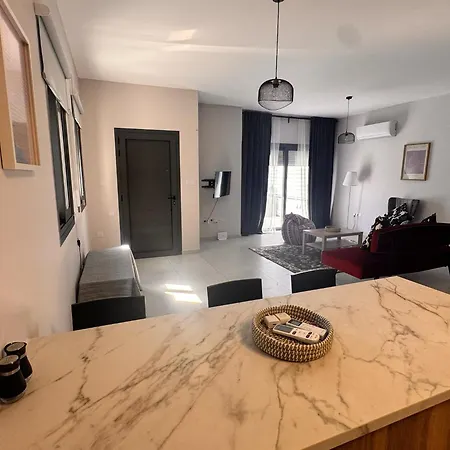 Niko's Modern Family Near The *