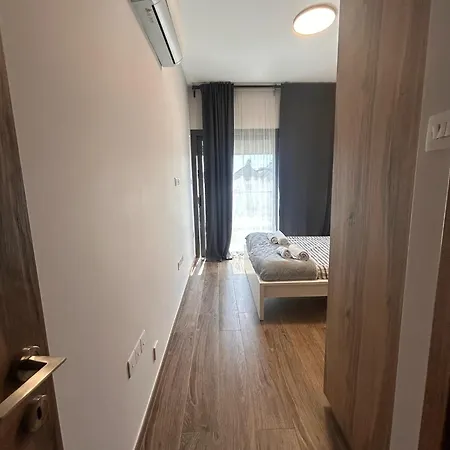 Niko's Modern Family Near The *