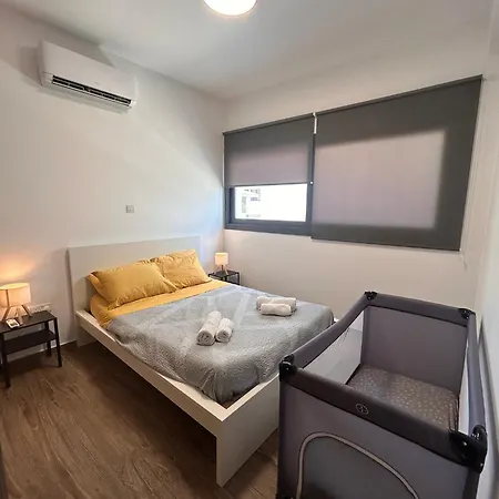 Niko's Modern Family Near The 펜션 레메소스